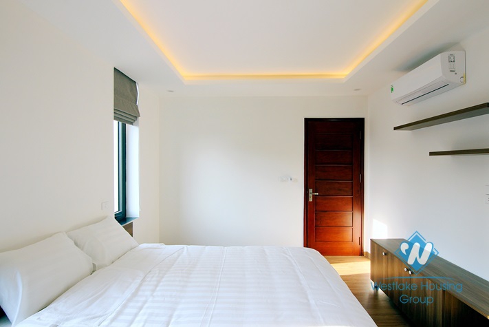 An excellent and charming apartment with 2 bedrooms for rent on Xuan Dieu 